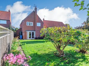 Property grounds - 3 bedroom accommodation in Burnham Market (Burnham Market)