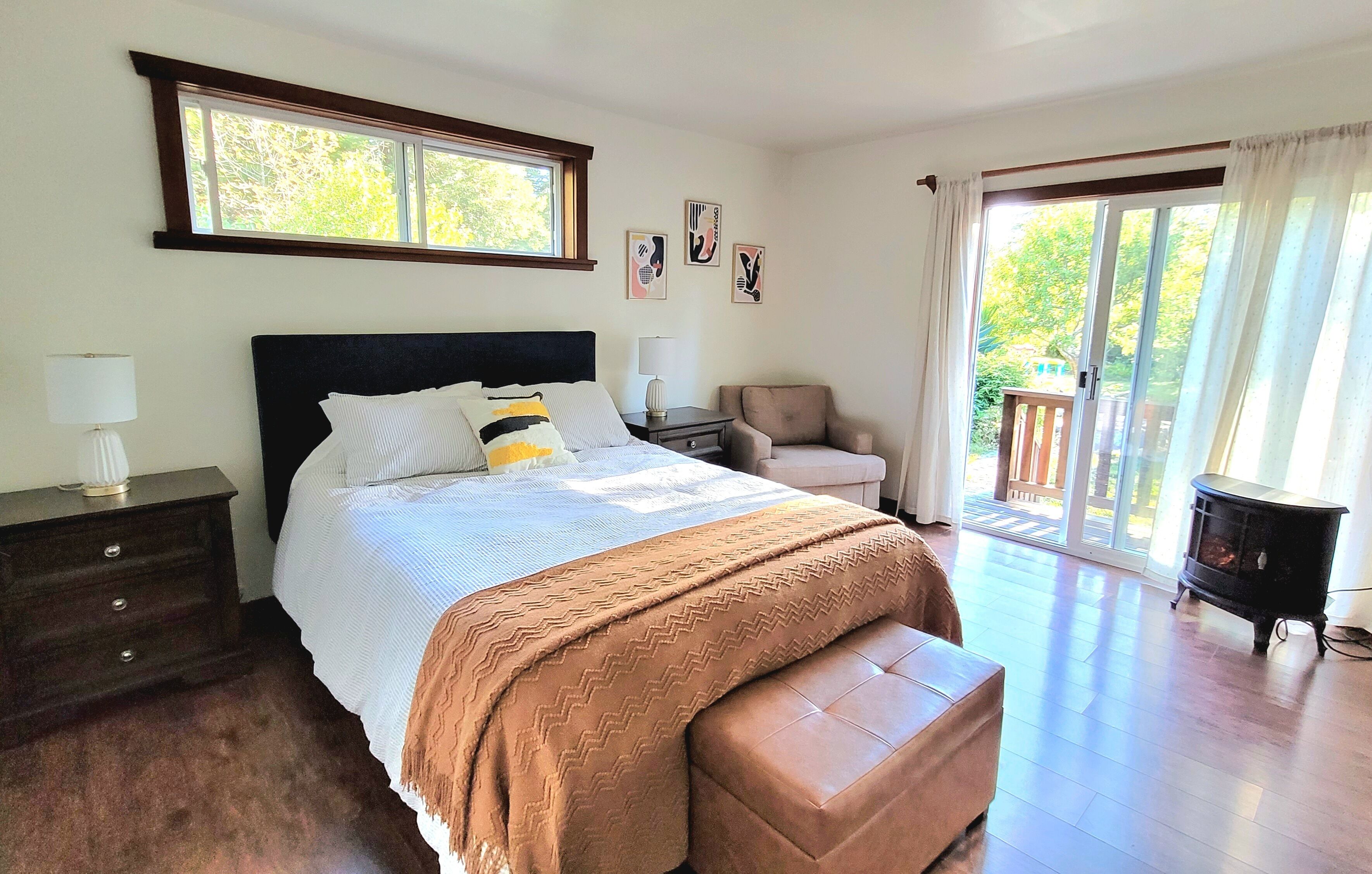 2 bedrooms, desk, iron/ironing board, travel cot