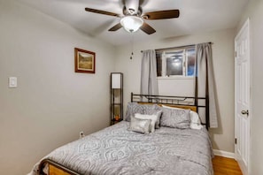 5 bedrooms, desk, iron/ironing board, WiFi