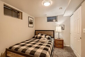 5 habitaciones, escritorio, tabla de planchar con plancha y wifi 