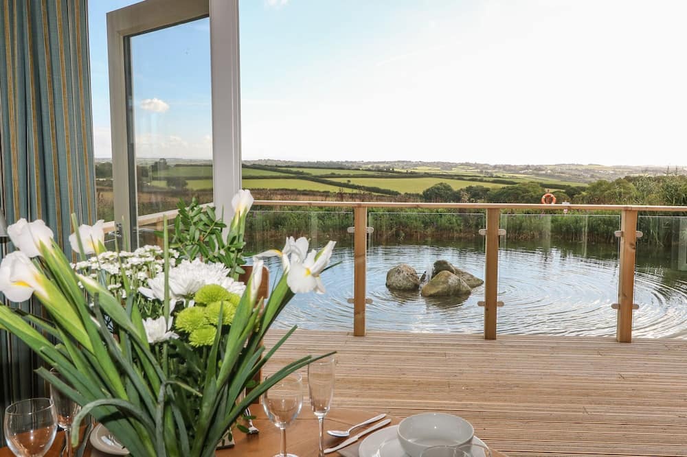 14 Faraway Fields - Golberdon