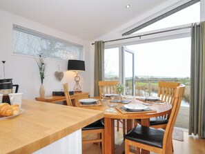 Cottage | Dining - 15 Faraway Fields (Liskeard)