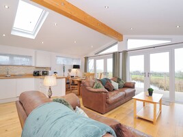 Cottage | Living area