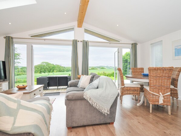 Cottage | Living area - 1 Horizon View (Liskeard)