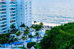 Outdoor pool - CONDO VILLA MAGNA by TRVL2HM (Nuevo Nayarit)