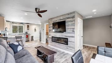 TV, fireplace