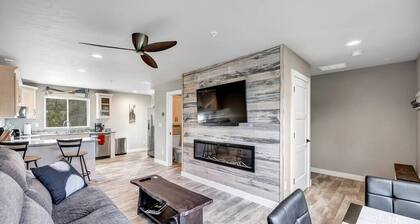 CONDO 7-Coastal Chic Condo in the Heart of Sister Bay!