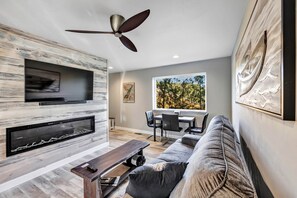 TV, fireplace - CONDO 7-Coastal Chic Condo in the Heart of Sister Bay! (Sister Bay)