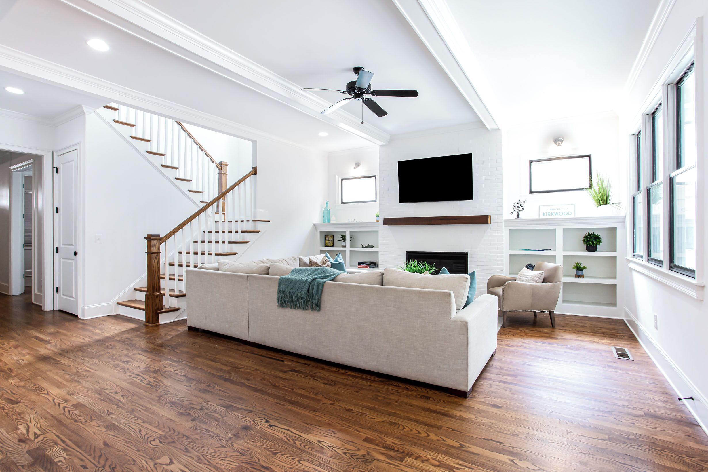 Smart TV, fireplace, books, music library