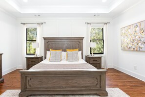 5 bedrooms, desk, iron/ironing board, free WiFi - Beautiful Spacious Downtown Home Sleeps Up to 20 (Atlanta)