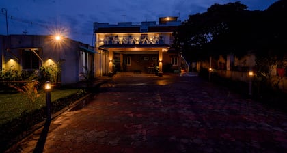 Luxe Family Villa - Tea Estate and Forest Hill View from the Balcony!