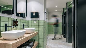 Gemeinsamer Basic-Schlafsaal | Badezimmer