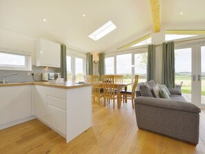 Cottage | Living room - 4 Horizon View (Liskeard)