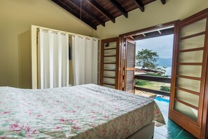 6 bedrooms, desk, free WiFi - High standard house, right on the sand - Praia da Fortaleza - Ubatuba (Ubatuba)