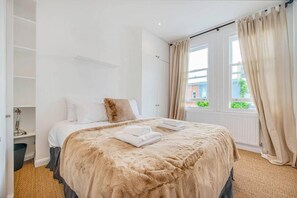 Appartement, Meerdere bedden | 3 slaapkamers, een strijkplank/strijkijzer, reisbedje, gratis wifi