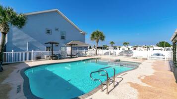 Condo (2 Bedrooms) | Property amenity