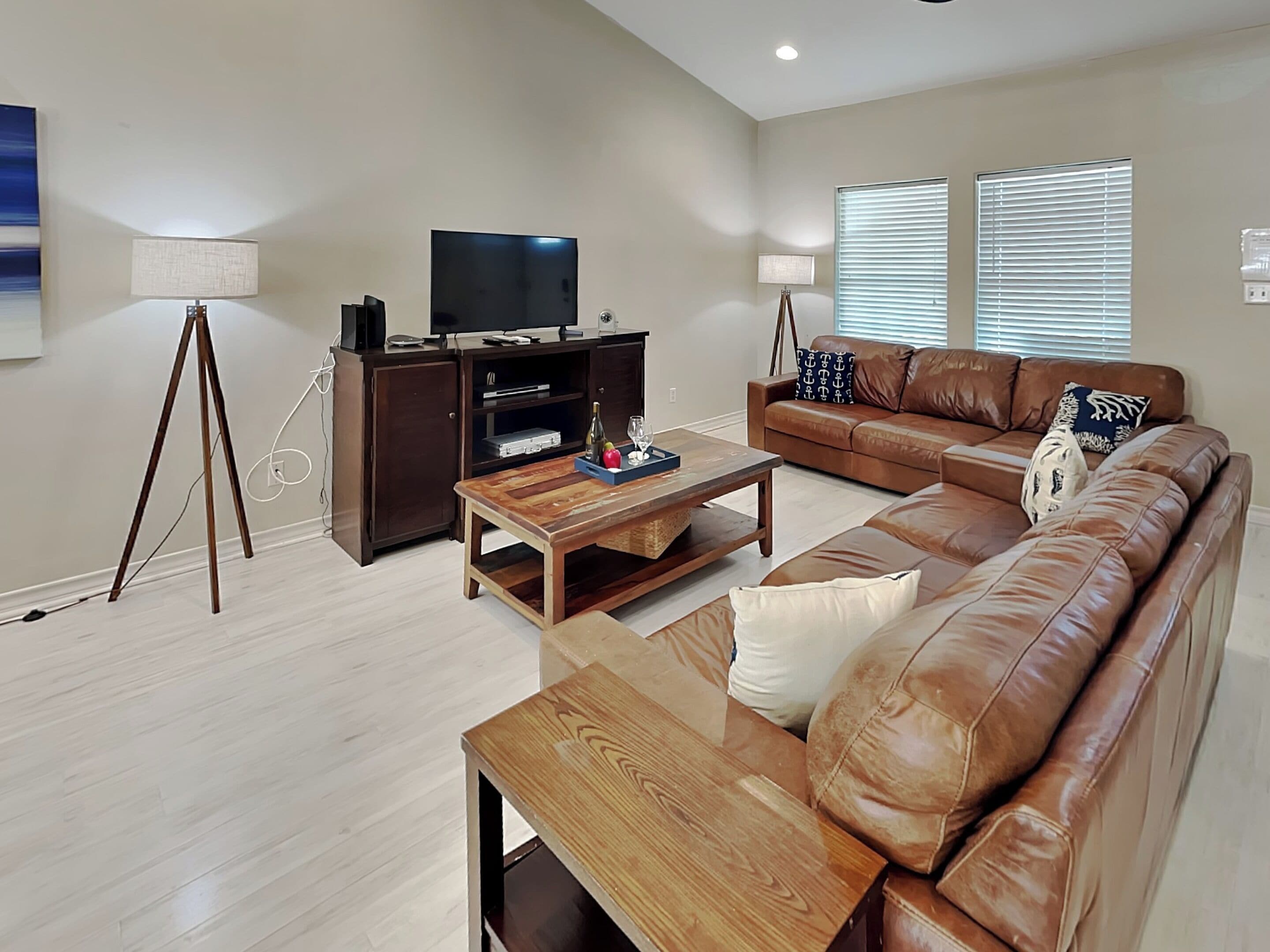 Condo (2 Bedrooms) | Front of property