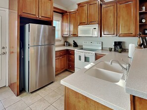 Condo (2 Bedrooms) | Property amenity