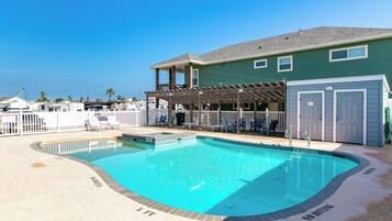 Condo (2 Bedrooms) | Property amenity