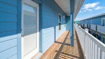 Condo (2 Bedrooms) | Property amenity