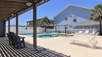 Condo (2 Bedrooms) | Property amenity