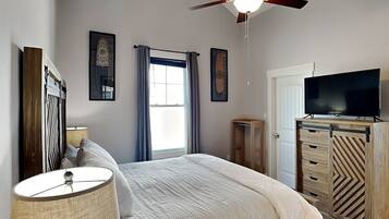 Condo (2 Bedrooms) | Property amenity