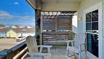 Condo (2 Bedrooms) | Property amenity