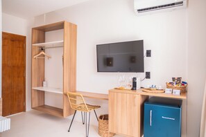 Super Luxury Suite Triple | Television