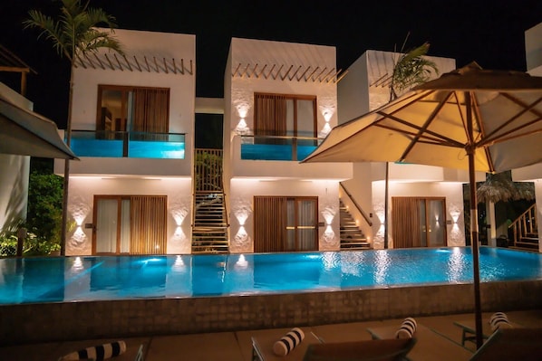 Outdoor pool, pool loungers
