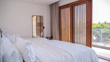 Super Luxury Suite Triple | Premium bedding, in-room safe, individually decorated, desk