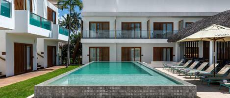 Outdoor pool, sun loungers