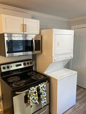 Fridge, microwave, oven, stovetop - Minutes from FVSU! Renovated home for peace & tranquility (Fort Valley)