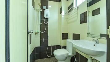 Premium Suite | Bathroom | Shower, towels