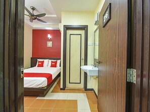 Quarto casal luxo, 1 cama Queen | Wi-Fi de cortesia, roupa de cama