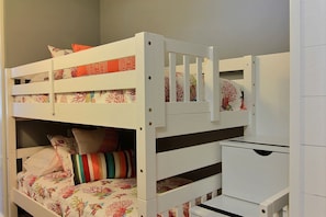 3 bedrooms, individually decorated, individually furnished, free WiFi