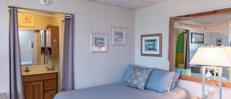 Condo (0 Bedroom) | Property amenity