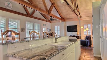 House (4 Bedrooms) | Property amenity