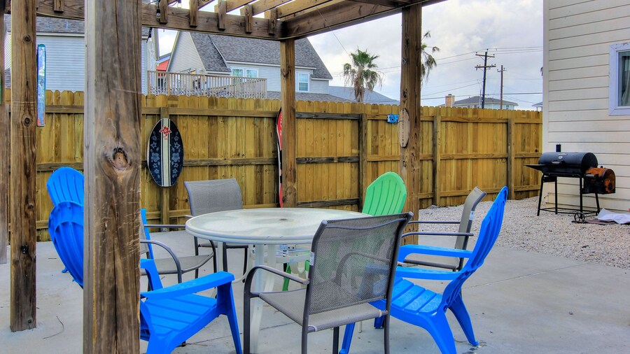 Elv912-cake by the Ocean