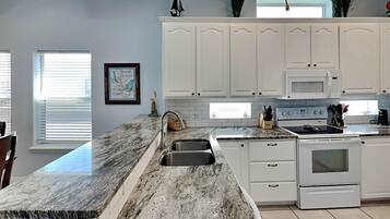 House (3 Bedrooms) | Property amenity