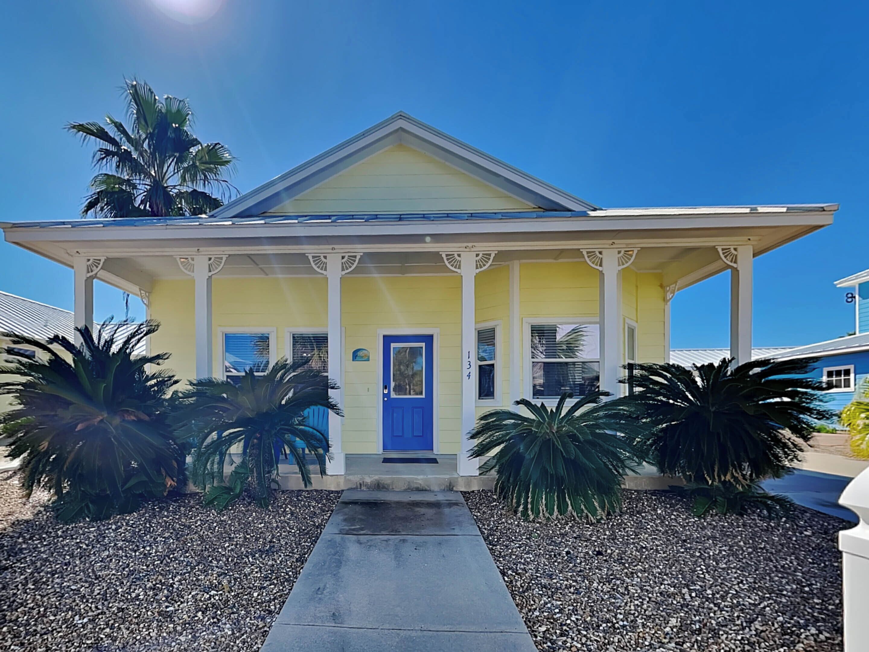 House (3 Bedrooms) | Exterior