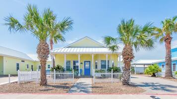 House (3 Bedrooms) | Property amenity