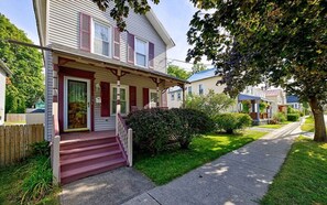 Front of House - Saratoga Springs Arts District Home (Saratoga Springs)