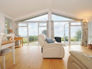 Cottage | Living area