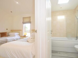 Cottage | Bathroom | Shower - 11 Horizon View (Liskeard)