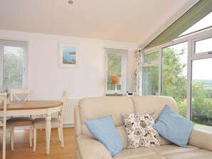 Cottage | Living area