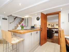 冰箱、电热水壶、烤面包机、厨具/餐具