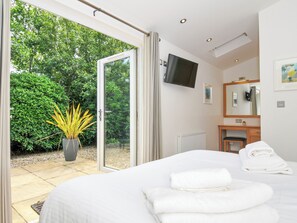 2 Schlafzimmer, individuell dekoriert, individuell eingerichtet