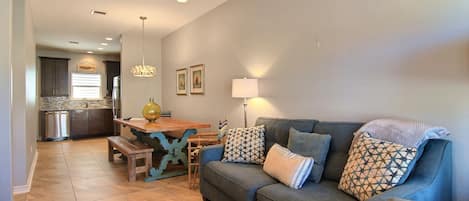 Condo (4 Bedrooms) | Front of property