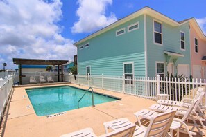 Condo (4 Bedrooms) | Property amenity