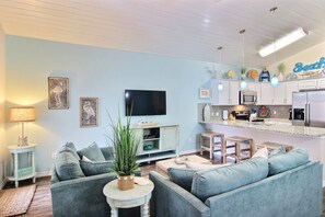 Condo, Multiple Beds, Patio (Endless Happy Hour) | Living room | 40-inch TV with cable channels